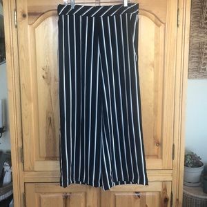 Wide-leg striped trousers